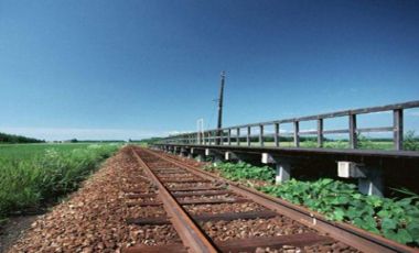 Why are there so many small stones on the railway?