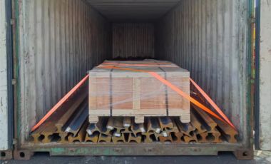 30 tons of qu80 rails and rail clamps will be sent to Vietnam